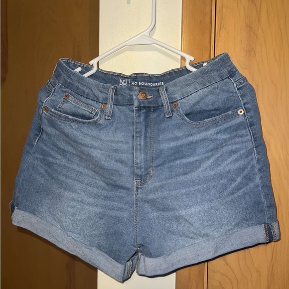 Shorts - Picture 1 of 5